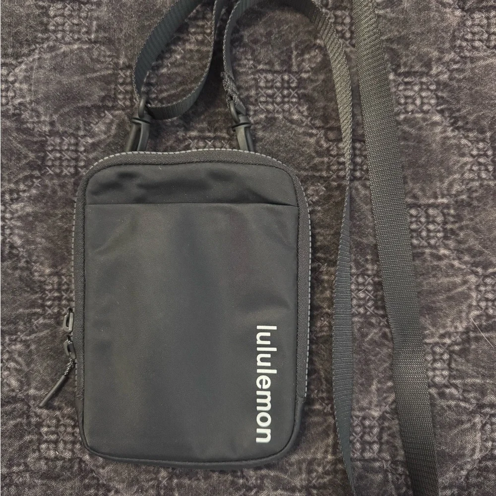 lululemon Black Crossbody/Belt Bag - Picture 1 of 4